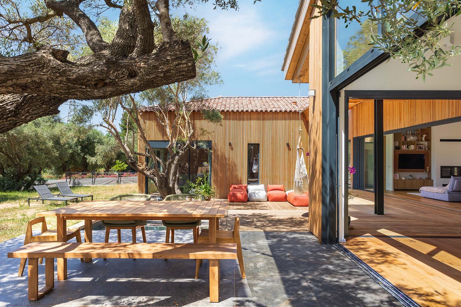 Maison dans l'oliveraie, le patio