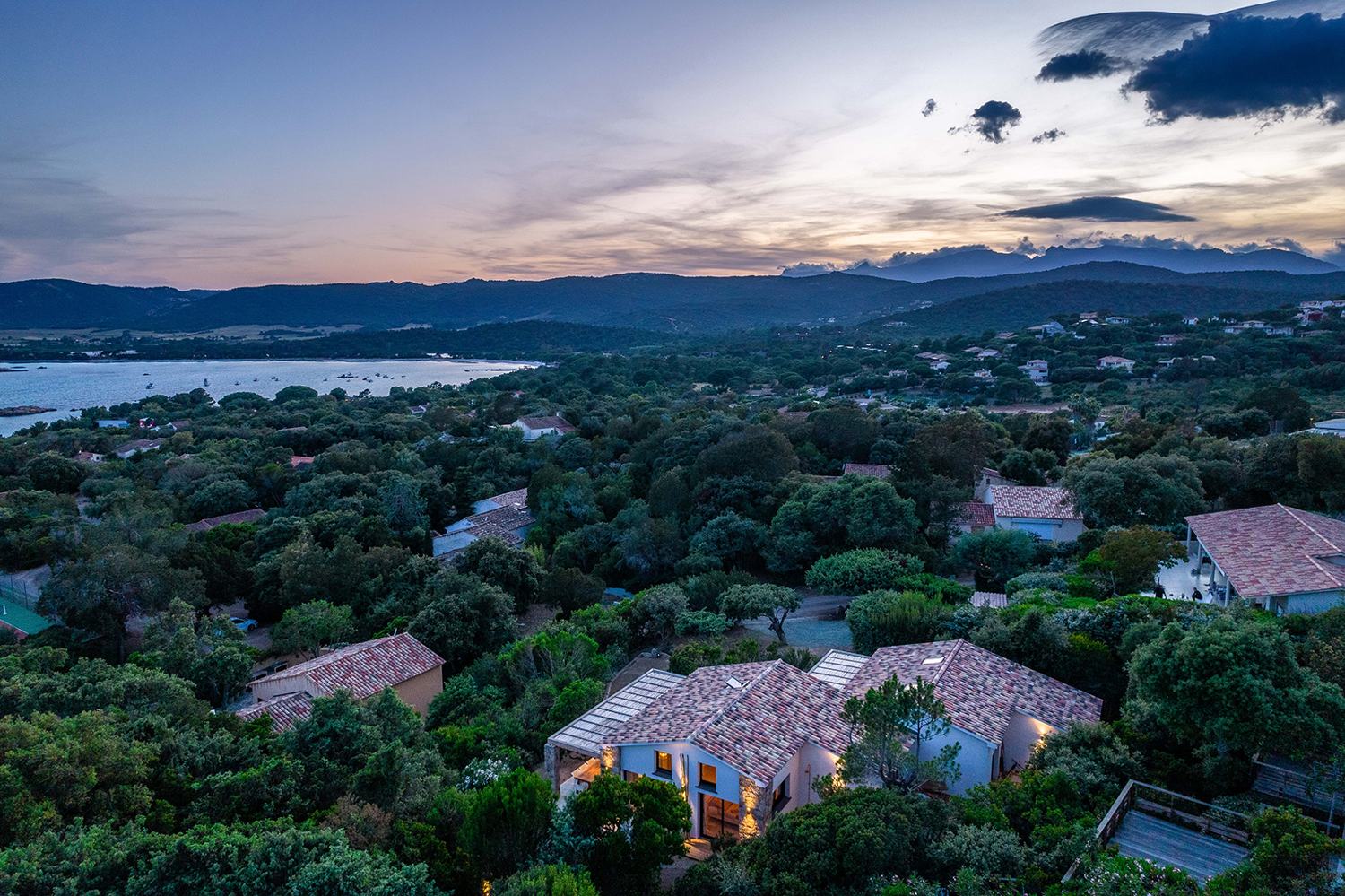 Deux villas dans le maquis, Corse, 2025
