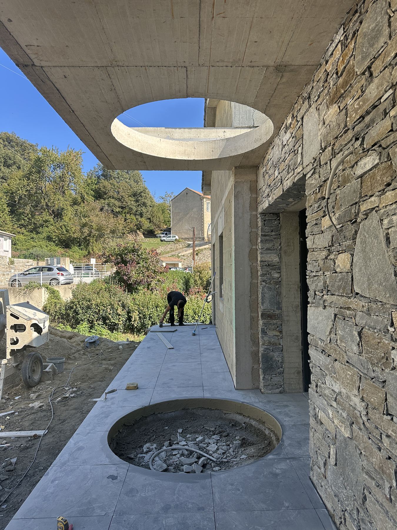 Oculus en béton et pierre sèche, chantier en Castagniccia